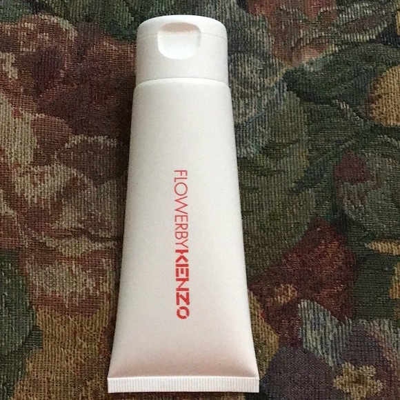 New Flower by KENZO Body Milk - Picture 2 of 4